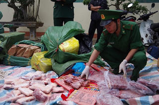 Lào Cai: Thu giữ hơn 1,3 tấn thực phẩm đông lạnh