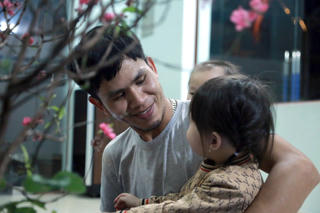 Tết đủ đầy trong ngôi nhà ngập tiếng cười của 'người hùng' Nguyễn Ngọc Mạnh