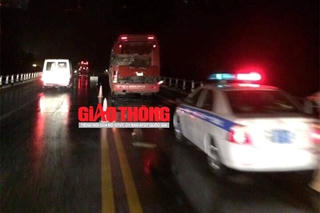 Xe giường nằm đâm xe ngược chiều trên cao tốc, 2 hành khách tử vong