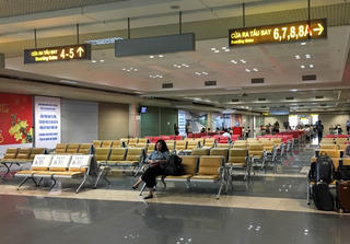 Nhân viên vệ sinh sân bay 'cầm nhầm' máy tính của khách