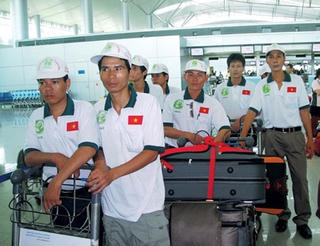 Nhiều doanh nghiệp xuất khẩu lao động 'chụp giật'