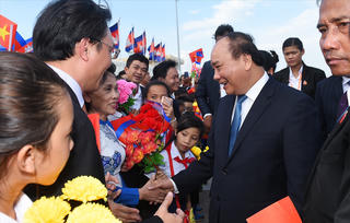 Thủ tướng đến Phnom Penh, bắt đầu thăm chính thức Campuchia