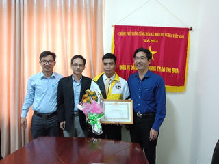 Tài xế taxi trả lại 200 triệu đồng cho khách bỏ quên