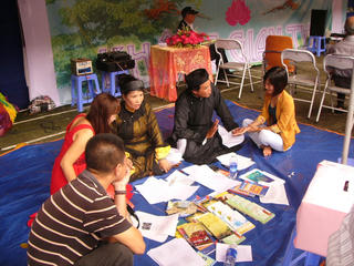 Có nên 'khép cửa' với thơ câu lạc bộ?