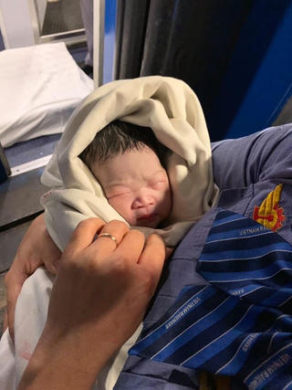 Về quê ăn Tết, một sản phụ ‘vượt cạn’ thành công trên hỏa xa