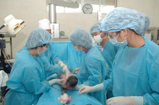 Bộ Y tế đề nghị báo cáo vụ đỡ đẻ làm gãy xương đòn trẻ sơ sinh