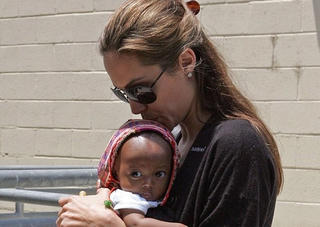 Angelina Jolie đối mặt khó khăn mới
