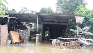 Nước mắt sau lũ