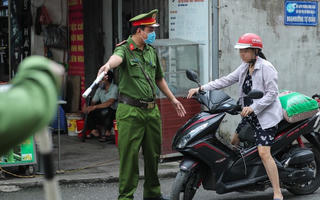 Bất chấp quy định