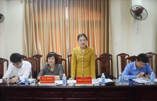 Cán bộ toàn dùng hàng hiệu thì rất phản cảm