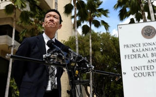 Vì sao sắc lệnh cấm nhập cư mới của Tổng thống Trump lại bị dừng?