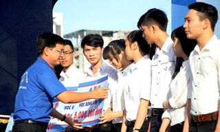 Hàng tỉ đồng hỗ trợ sinh viên nghèo