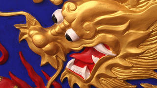 Trung Quốc tiếp tục tăng dự trữ vàng để đối phó với đồng đô la Mỹ