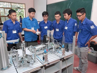 Ì ạch trường nghề chất lượng cao