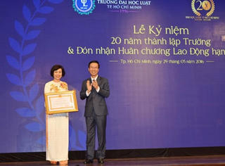 Đại học Luật TP HCM nhận Huân chương Lao động hạng Nhất