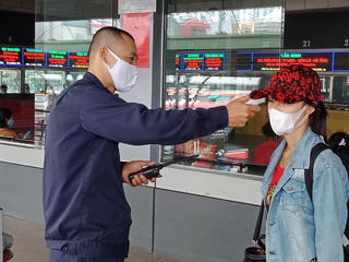 [ẢNH] Phòng chống dịch ở bến xe tại Hà Nội trong dịp nghỉ lễ