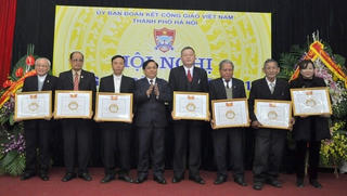 Hà Nội: 15 cá nhân nhận kỉ niệm chương của Ủy ban Đoàn kết công giáo Việt Nam