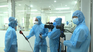 Chủ tịch nước biểu dương các nhà báo tham gia phòng, chống Covid-19