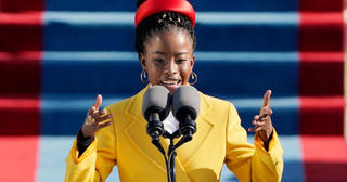 Tác phẩm của nữ nhà thơ biểu diễn trong lễ nhậm chức Tổng thống Mỹ gây sốt