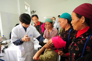Khuyến khích người dân khám chữa bệnh y học cổ truyền