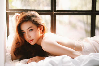 Hình ảnh đời thường gợi cảm của tân Hoa hậu Hòa bình Quốc tế 2021