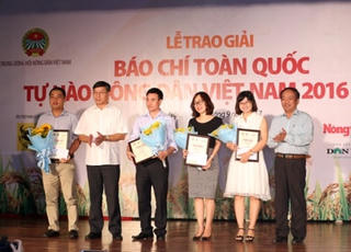 Trao giải báo chí Tự hào Nông dân Việt Nam 2016-2017