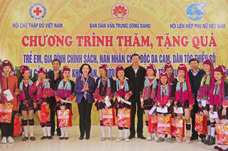 Trưởng Ban Dân vận Trung ương thăm, chúc Tết tại Quảng Ninh