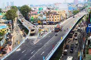 TP Hồ Chí Minh: Tạm cấm xe tải qua cầu chữ Y