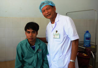 Cứu sống một thanh niên bị trâu húc rách khí quản