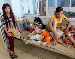 Đông Sơn, Thanh Hóa: Tổ chức họp báo thông báo về vụ đốt lửa trại làm 75 người nhập viện