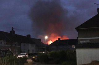 Anh: Cháy tại một trường tiểu học, huy động 80 lính cứu hỏa