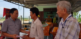 Lãnh đạo tỉnh Khánh Hòa thăm hỏi, động viên các gia đình học sinh bị đuối nước