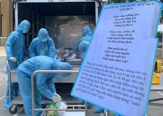 Những chiến sĩ blouse trắng thầm lặng giữa tâm dịch