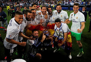 Real Madrid mở tiệc ăn mừng chức vô địch La Liga tại Cibeles