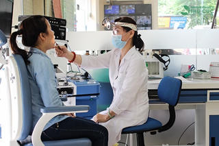 Cách phòng ngừa viêm họng cấp lúc giao mùa