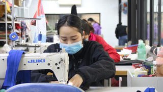 Công xưởng im lặng  