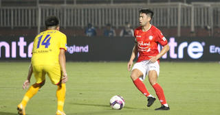 Lee Nguyễn ghi bàn giúp CLB TP HCM thắng đậm SL Nghệ An