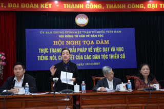 Vận động dạy và học tiếng dân tộc thiểu số