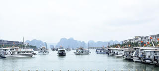 Một tàu du lịch bị chìm trên vịnh Hạ Long