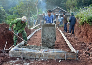 Gần dân, giải quyết khó khăn cho dân