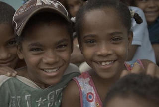 Ngôi làng kỳ lạ, bé gái cứ dậy thì là biến thành trai