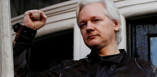 Ông chủ WikiLeaks đối diện những ngày đen tối