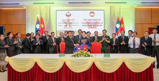 Chung sức vì lợi ích của nhân dân biên giới Việt Nam - Lào