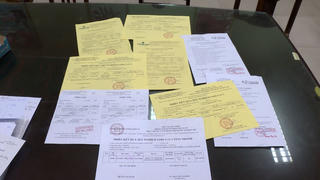 Giấy giả, tù thật