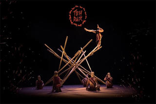 Công diễn vở xiếc tre ‘Teh Dar’ tại Hội An
