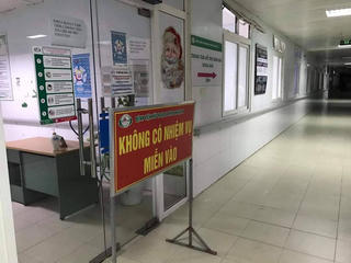 Vào chăm vợ sinh, phát hiện dương tính với SARS-CoV-2