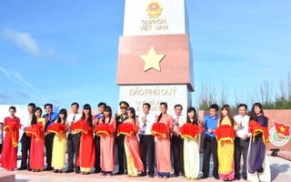 Khánh thành Cột cờ chủ quyền Tổ quốc tại đảo Phú Quý
