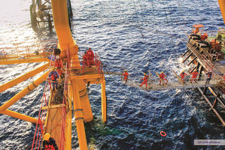 Kỷ niệm 60 năm Ngày truyền thống Ngành Dầu khí Việt Nam (27/11): Petrovietnam về đích trước 42 ngày chỉ tiêu khai thác dầu trong nước