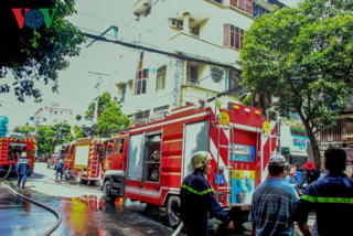 Cháy khách sạn 4 tầng, nhiều người tháo chạy