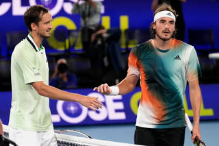 Medvedev gặp Nadal ở chung kết Australia Mở rộng